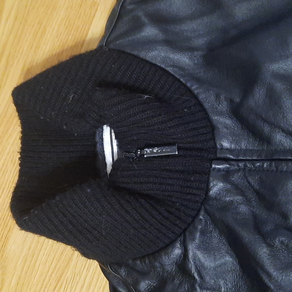 Leather jacket - Picture 2 of 10